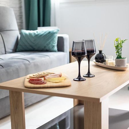 New Luxury Apartment In Downtown Солун Екстериор снимка